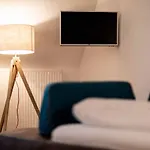 Stay Cooper Guesthouse zum Loewen